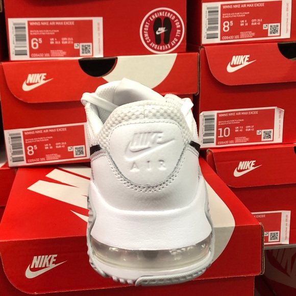 (DEPOP) women’s Black and white Nike airmax excee - Picture 3 of 4